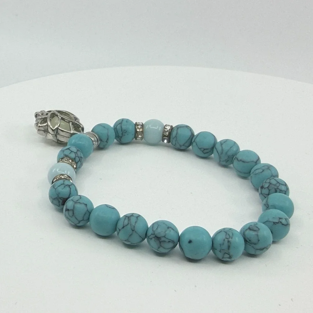 VTG Turquoise Howlite Lotus Charm Stretch Bracelet - Silver Tone Spiritual